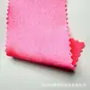 Tejido de satén elástico, grueso y brillante con una caída suave, que presenta un efecto reluciente de seda artificial, adecuado para disfraces de baile y ropa formal.