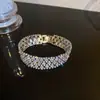 Pulsera Trenzada Hebilla de Herradura Redonda de Circonita Roja Europea y Americana Diseño de Nicho Pulsera Exquisita de Gama Alta para Mujer