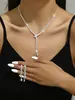 Elegante, Sencillo y Versátil Conjunto de Dos Piezas de Collar y Aretes Geométricos Completamente Incrustados de Diamantes, Conjunto de Joyería de Boda Nupcial Femenino y Elegante
