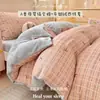 Nuevo Conjunto de Cuatro Piezas de Algodón 100% con Forro de Leche, Estampado Floral de Dibujos Animados, Grado Madre-Bebé, Clase A, Otoño/Invierno 2026, Conjunto de Tres Piezas para Cama de Estudiante