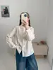 Colección Otoño 2026: Camisa blanca de manga larga estilo japonés con cuello de botones de colores, decoración de cabeza de conejo y bordado elaborado, top casual para mujer