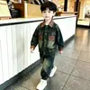 Conjunto de Ropa de Otoño para Niños 2026 Nuevo Estilo Coreano Elegante Conjunto de Dos Piezas de Mezclilla para Niños Pequeños, Ropa Infantil Genial y Moderna