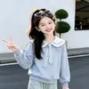 Conjunto de pantalones vaqueros para niña, nueva colección de otoño, elegante y moderno para estudiantes de secundaria, compuesto por una sudadera de moda y pantalones vaqueros