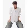 Nova camisa casual oversized estilo chinês para primavera e outono, com design de fivela de metal, corte solto, gola mandarim e mangas compridas, na cor vermelha