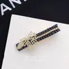 Grampo de Cabelo Bico de Pato de Couro com Trevo de Quatro Folhas Totalmente Cravejado de Diamantes de Luxo Leve Acessórios de Cabelo para Franja Lateral e Franja Atacado para Mulheres