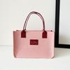 Nova bolsa de feltro grossa com combinação de duas cores, bolsa de mão, grande capacidade, desenho animado, moda, versátil, bolsa de presente, bolsa de ombro para carregar na mão