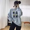 Sudadera única y elegante de manga larga con un lindo estampado de gato de dibujos animados, perfecta para mujeres en otoño e invierno. Tiene un corte holgado y relajado y un estilo moderno y casual, lo que lo hace ideal para figuras petite.