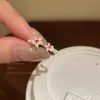 Anillo Minimalista de Flor con Diamantes Brillantes Personalidad Única Diseño de Nicho Elegante Personalidad Lujo Ligero Exquisito Versátil Moda Anillo Apilable