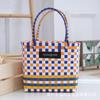 Bolsa Tejida Estilo Mismo Celebridad de Internet Bolso Tejido a Mano Cuadros de Color Contrastante Bolso de Mano Tejido de Plástico Combinación de Colores Bolso de Mano Tejido para Vacaciones en la Playa