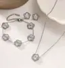 Pulseira Trevo de Cinco Folhas Mais Vendida Transfronteiriça Joia da Moda Flor de Cinco Folhas Conjunto de Três Peças Colar Pulseira Brincos Aço Inoxidável