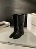 Botas Femininas de Camurça Slim Fit Estilo Britânico Versátil Moda Outono/Inverno 2026 Altas até o Joelho com Zíper nas Costas