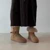 Botas de nieve de plataforma modernas y versátiles para mujer, estilo retro, nueva colección de invierno 2026, con detalle de hebilla, diseño reversible y forro grueso de felpa para abrigar.
