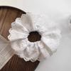 Ambiente Femenino Retro Francés Industria Pesada Bordado Encaje Blanco Crudo Anillo para el Cabello Anillo de Intestino Encaje de Flor Recortada Cuerda para el Cabello