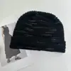 Gorro casual con puño para mujer, sombrero versátil de color mixto plisado para otoño e invierno que hace que la cara se vea más pequeña, gorro de punto para proteger los oídos