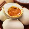 Huevos de Pato Salados Yuanjiao Hubei Son Moderadamente Salados y Aceitosos, Grandes Empacados al Vacío Listos para Comer 3 Piezas (50-60 Gramos)