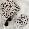 18121 Dulce Celebridad de Internet Tela Fresca Arrugada Chifón Bolsa de Cosméticos Bolsa de Almacenamiento para Teléfono Móvil de Viaje Monedero Portátil Bolsa de Cosméticos