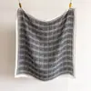 Lenço Quadrado Xadrez Fino Estilo Britânico com Toque de Algodão e Linho, Xale Versátil de Veludo Espinha de Peixe Faux Silk, Lenço de Cabeça e Lenço Estampados