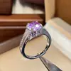 Más vendidos en Xiaohongshu: Anillo Azul Topacio Corte Fuego Artificial para Mujer, Lujo Ligero con un Toque de Alta Gama, Lleno de Diamantes, Anillo Forma de Y Verde Menta