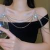 Corrente de peito com franja de diamantes super brilhante europeia e americana, design de personalidade da moda, corrente corporal, estilo doce cool de garota popular, ornamento de peito com temperamento