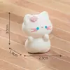 Figura de Gatinho Fofo de Primavera com Flores para Paisagens em Miniatura, Acessório Pendurado para Decoração de Jardim DIY, Pequeno Ornamento