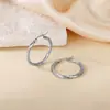 Pendientes de Otoño e Invierno 2024 Moda Elegantes Estéreo de Gama Alta Hebilla de Oreja Hilo Retorcido Anillo Liso Acero de Titanio Femenino con Estilo