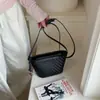 Bolso baguette tejido de color sólido retro coreano de nicho para mujer, nuevo bolso de hombro y cruzado versátil de moda 2026