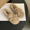 Temporada do Primeiro Encontro: Chinelos de Fada de Pelúcia Brancos para Mulheres, Novo Outono/Inverno 2026 para Uso Externo, Sapatos Bean com Forro de Lã