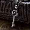 Plata de Ley 925 Comercio Exterior Transfronterizo Serpiente Llave Colgante Personalizado para Hombres y Mujeres Retro Serpiente Venenosa Envuelto Llave Collar de Hombre