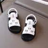 Sandalias Infantiles de Dibujos Animados Nuevas de Verano 2026 Unisex para Niños Versátiles Zapatos de Playa Antideslizantes Suela Suave Zapatos para Niños Pequeños que Aprenden a Caminar