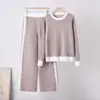 Conjunto de Duas Peças Elegante para Mulheres 2026 Outono/Inverno Novo Estilo Europeu de Mercadorias Transfronteiriças: Suéter de Tricô com Gola Redonda e Bloqueio de Cores Slimming Calça Wide-Leg