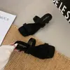 Sandálias retrô com estampa de leopardo estilo francês para mulheres, para usar no verão ao ar livre, novo modelo 2026, bico quadrado, salto fino, bico aberto, sandálias elegantes de salto alto sem fecho