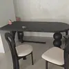 Mesa y Sillas de Comedor de Madera Maciza Estilo Medieval, Mesa Larga Negra Retro para Restaurante de Alojamiento Rural, Mesa de Comedor y Escritorio Integrados para Sala de Estar del Hogar