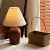 Lámpara de mesita de noche minimalista, lámpara decorativa creativa y cálida estilo nórdico, sensible al tacto, regulable, para uso en dormitorio, marco de hierro