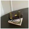 Bolso de mano pequeño de cadena con patrón de diamante de alta gama para comercio exterior para mujer, nuevo bolso de hombro cruzado de moda de nicho para ir al trabajo, bolso cuadrado retro