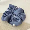 Scrunchie de Cetim Dupla Face com Imitação de Pérola e Acetato, Estilo Coreano Simples, com Toque de Luxo, Elástico Versátil para Rabos de Cavalo