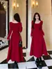 Vestido Longo Vermelho de Manga Longa Feminino Plus Size Outono Vestido para Cerimônia de Noivado Francês Vestido para Brinde Saia Usável no Dia a Dia