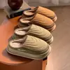 Nuevas zapatillas de algodón de invierno para mujer, adecuadas para usar en exteriores, impermeables, antideslizantes, de suela gruesa, silenciosas, antibacterianas, resistentes al olor, zapatillas de felpa cálidas para hombre