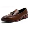 Sapatos de Couro Apontados com Franjas Slip-On de Tamanho Grande para Homens Estilo Britânico Sapatos Formais Business Casual Loafers Sapatos Masculinos
