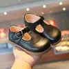Sapatos de Couro Retrô Estilo Britânico para Crianças Sapatos com Velcro para Meninos Primavera 2022 Novos Sapatos de Princesa para Meninas Sapatos Infantis