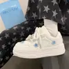 Novos Sapatos Femininos Estilo Urso Ins Sola Grossa Sapatos Brancos Versáteis Novos Sapatos Originais Nicho Casuais Estudante Tênis de Skate