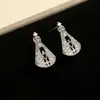 Pendientes Pequeños de Falda con Incrustaciones de Circonita Plateada para Mujer, Exquisitos y Versátiles, Pendientes Elegantes para Damas, Accesorios de Oreja de Lujo Ligero de Nicho