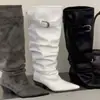 Botas de Diseño Exclusivo con Punta Aguda, Fruncidas, Apiladas 2026 Primavera/Otoño Nuevas para Pantorrilla Ancha, Hebilla de Cinturón, Botas Largas, Botas Altas, Botas de Jinete