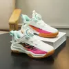Nuevos zapatos de tenis de mesa y tenis para niños, zapatillas de bádminton para niños y niñas, transpirables, ultraligeras, con hebilla giratoria, zapatillas de entrenamiento profesionales