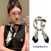 Lenço de Seda Vintage Elegante Preto e Branco para Mulheres, Lenço de Pescoço Estilo Chanel, Xale, Lenço Quadrado Pequeno, Acessório de Outono e Inverno