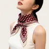 Pañuelo pequeño cuadrado de seda con estampado de lunares estilo Hepburn 70*70, bufanda decorativa multiusos para cuello para mujer de primavera y otoño, venta al por mayor