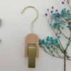 Gancho Clip de Madera Maciza Tienda de Ropa Colgante Sombrero Clip Decorativo Transparente Giratorio Original de Madera Individual Clip de Exhibición Clip para Bufanda