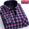 Camisa de Franela Forrada para Hombre Otoño/Invierno 2026, Cuadros Cepillados, Top Casual para Hombres de Mediana Edad, Camisa de Manga Larga para Exportación
