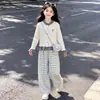 Conjunto de Dos Piezas para Niñas Primavera y Otoño 2026: Cárdigan de Retazos a Cuadros de Contraste de Color y Pantalones de Pierna Ancha a Cuadros Casuales de Moda