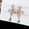 Aretes de Flor de Zircón con Forma de Gota de Agua Bañados en Oro Real de 18K para Mujer, Aretes de Lujo Ligero de Alta Gama, Aretes de Diseño de Nicho a la Moda