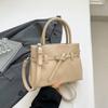 Bolsa Quadrada Pequena Moderna e Elegante para Mulheres 2025 Primavera/Verão Nova Nicho Simples Bolsa de Ombro Bolsa Transversal Estilosa de Luxo Leve